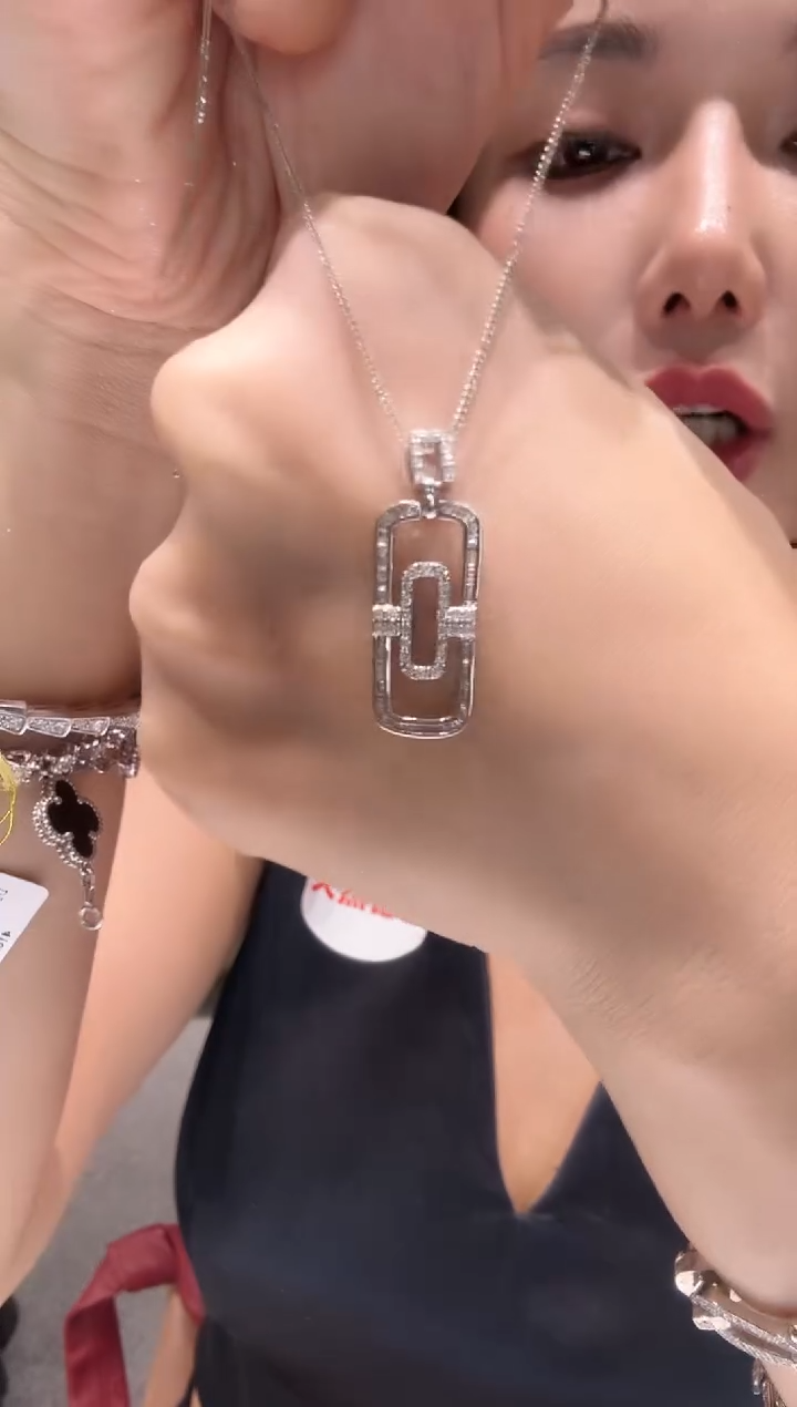 吊坠（不含链）铂Pt950镶嵌钻石回形针