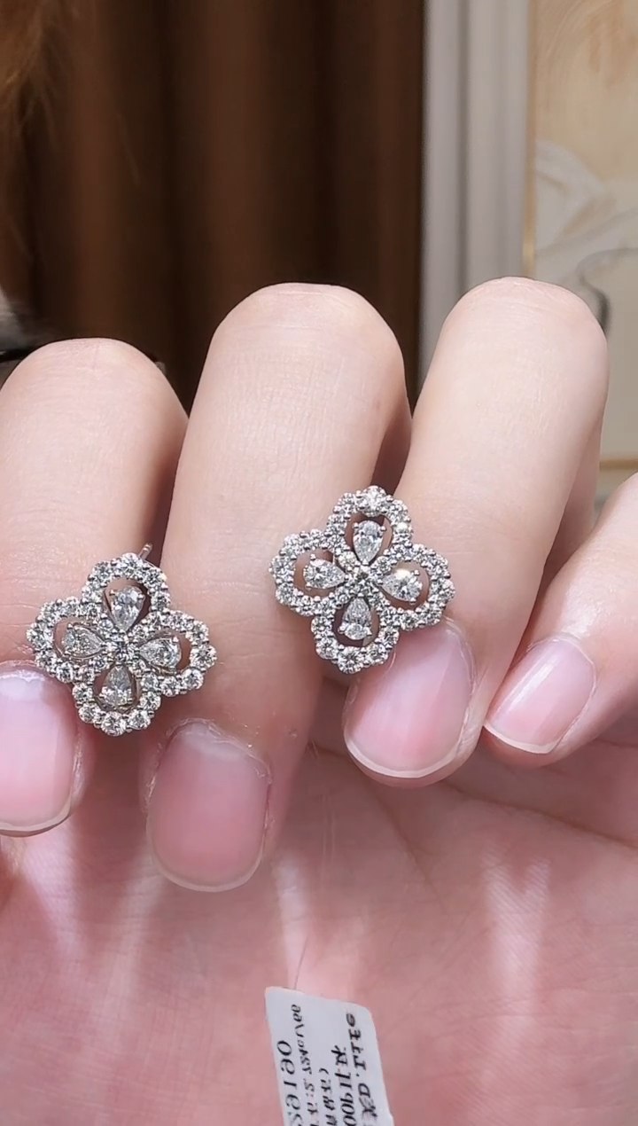 18K金镶嵌实验室培育钻石耳饰水滴四钻花耳钉