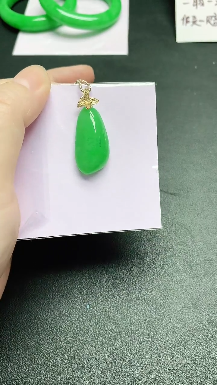 颈饰18K金镶嵌翡翠圆*赠礼盒证书