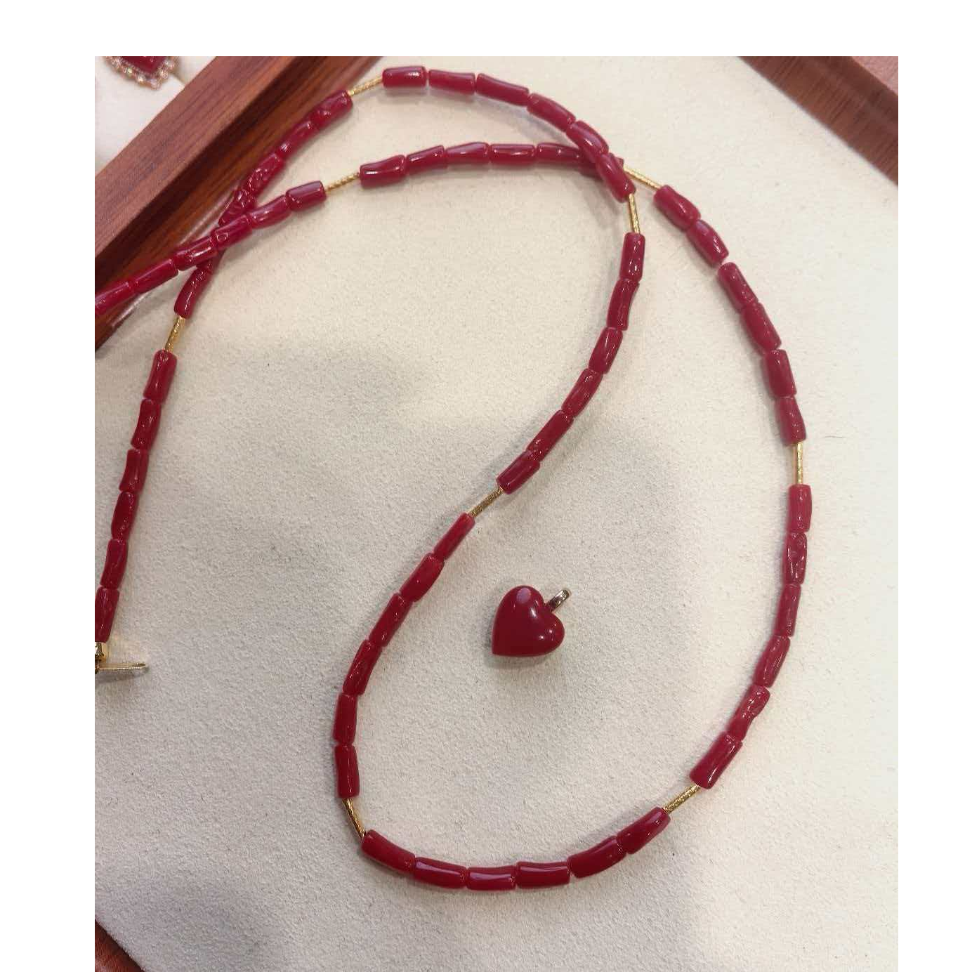 纯天然红珊瑚直桶项链搭配爱心吊坠