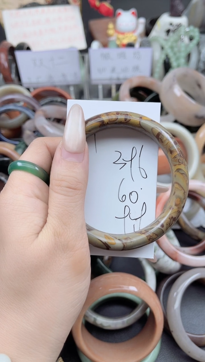 未镶嵌手镯石英质玉396