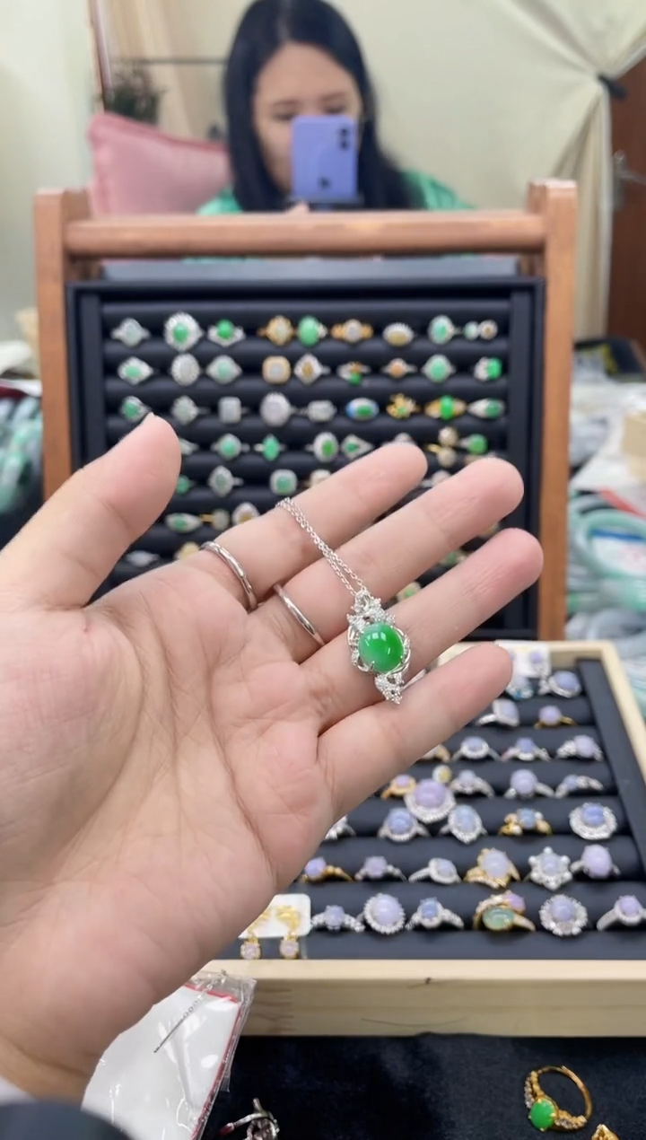 【闪购商品】翡翠颈饰未镶嵌旦面吊坠