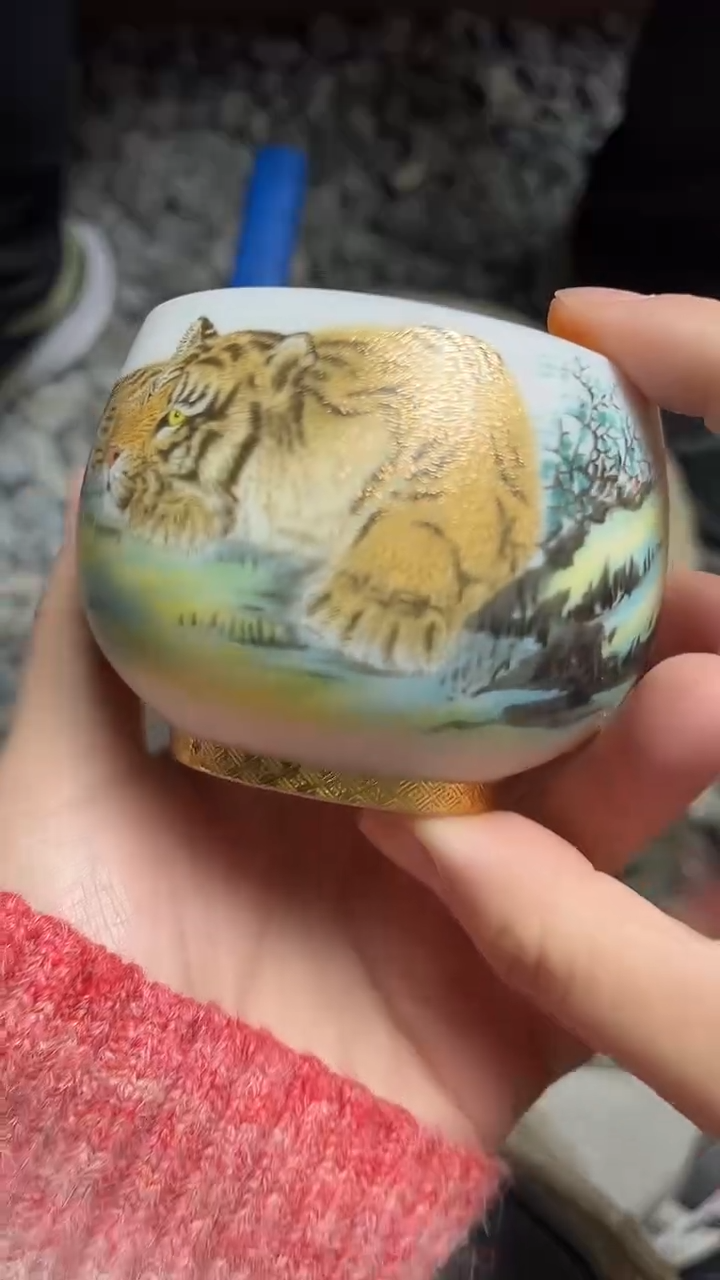 【闪购商品】杯卧虎白瓷磨砂金杯