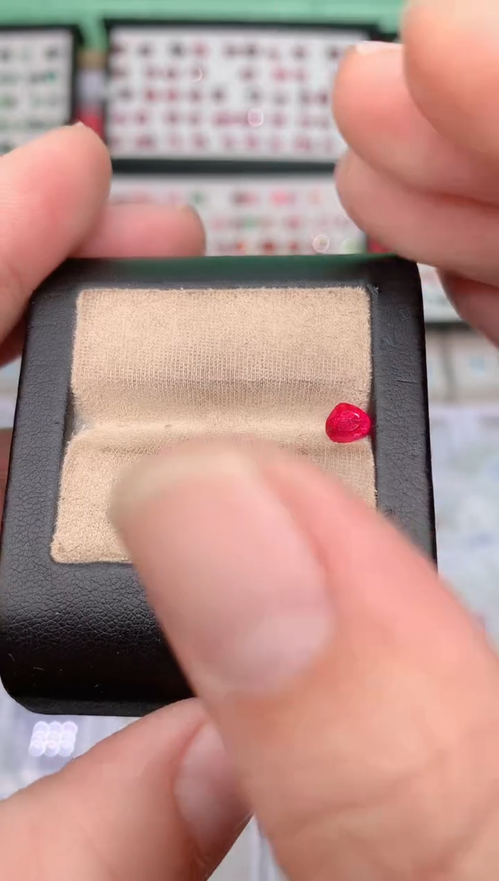 裸石尖晶石0.76ct绝地