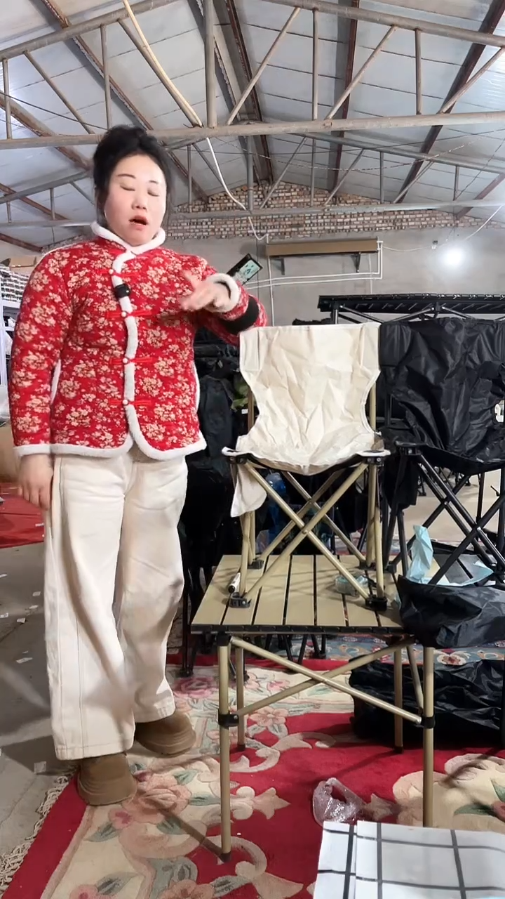 铁生锈  中号  折叠靠背 颜色随机