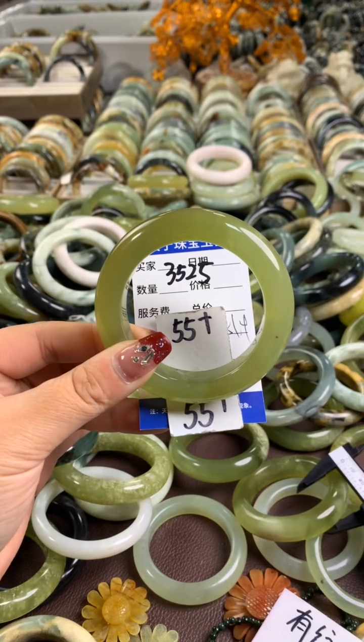 【闪购商品】蛇纹石玉手镯未镶嵌3525