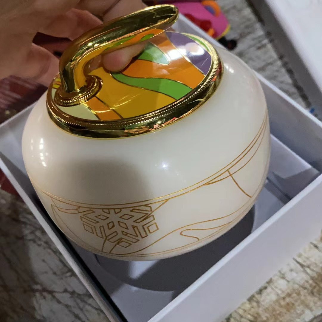 哈尔滨2025年第九届亚冬会冰壶摆件