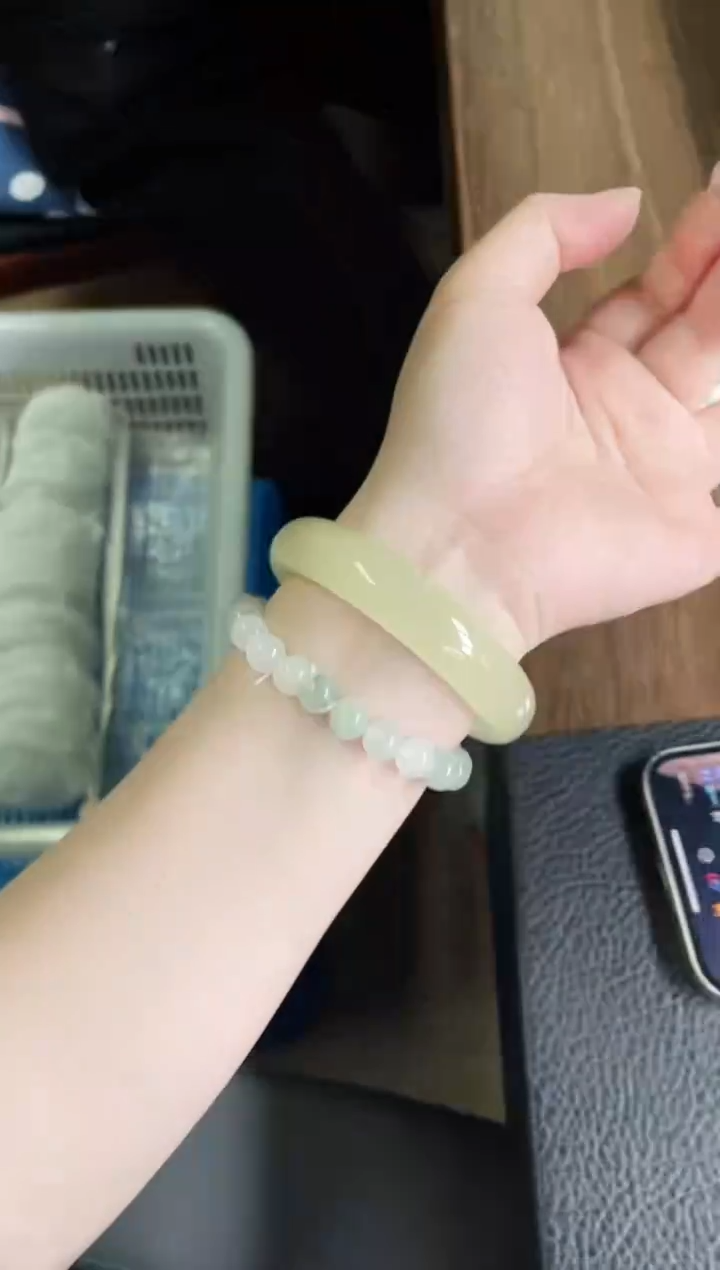 【闪购商品】石英质玉手镯未镶嵌113-57