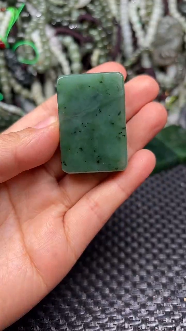 和田玉未镶嵌颈饰1