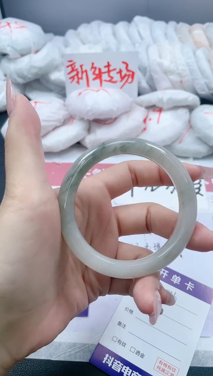 【闪购商品】石英质玉手镯未镶嵌116/55.7