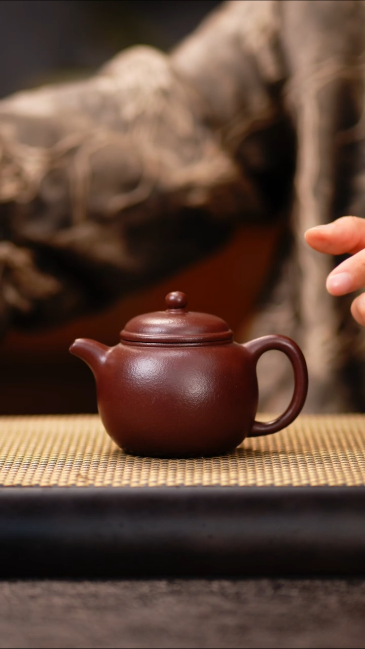 YHY82石红砲尊壶