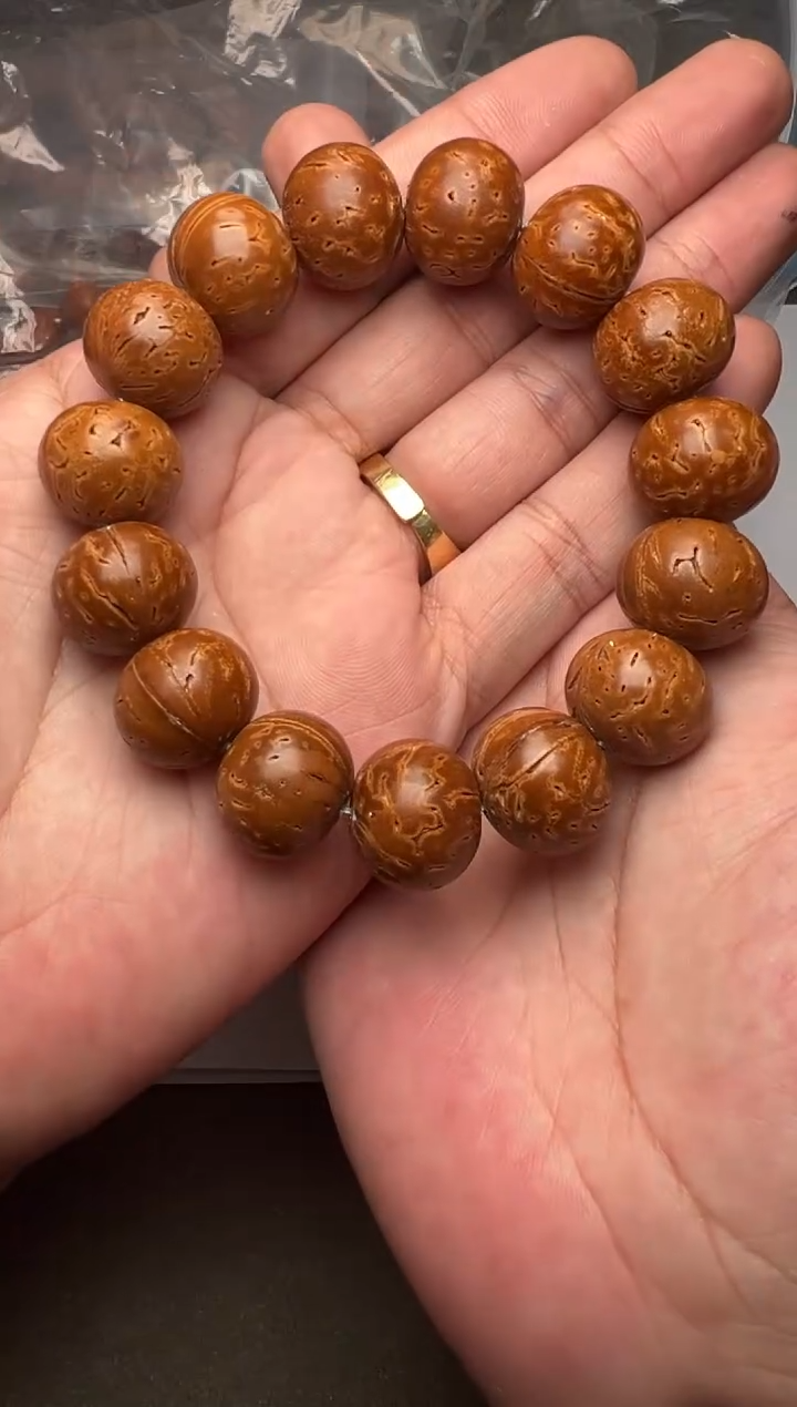 【闪购商品】桃核手串红魔桃核