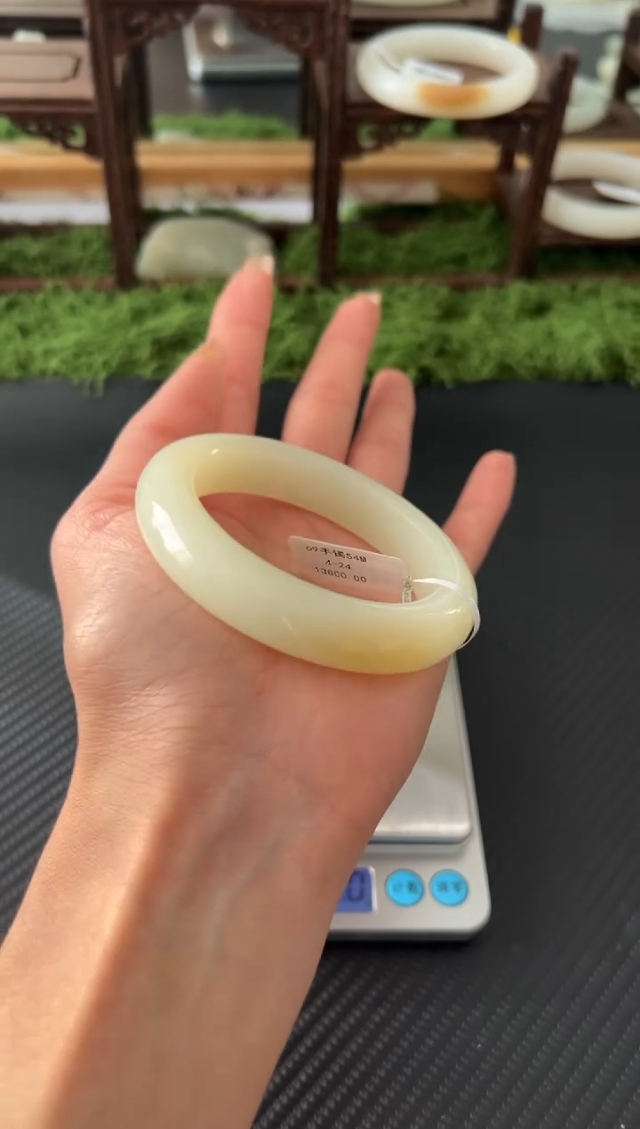 未镶嵌手镯和田玉且末金山微色差54M