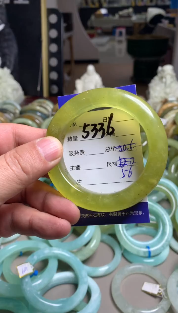 【闪购商品】蛇纹石玉手镯未镶嵌5336