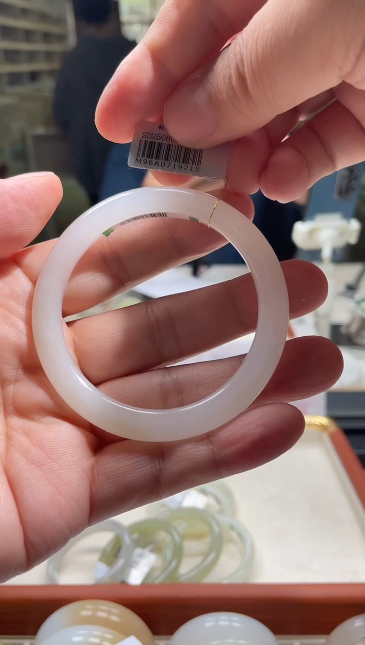 未镶嵌手镯和田玉56-58圈口 9215