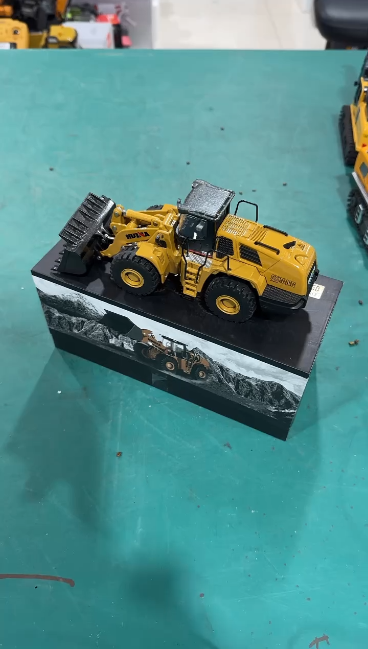 典藏版7714-2汇纳全合金1：50静态模型装载车