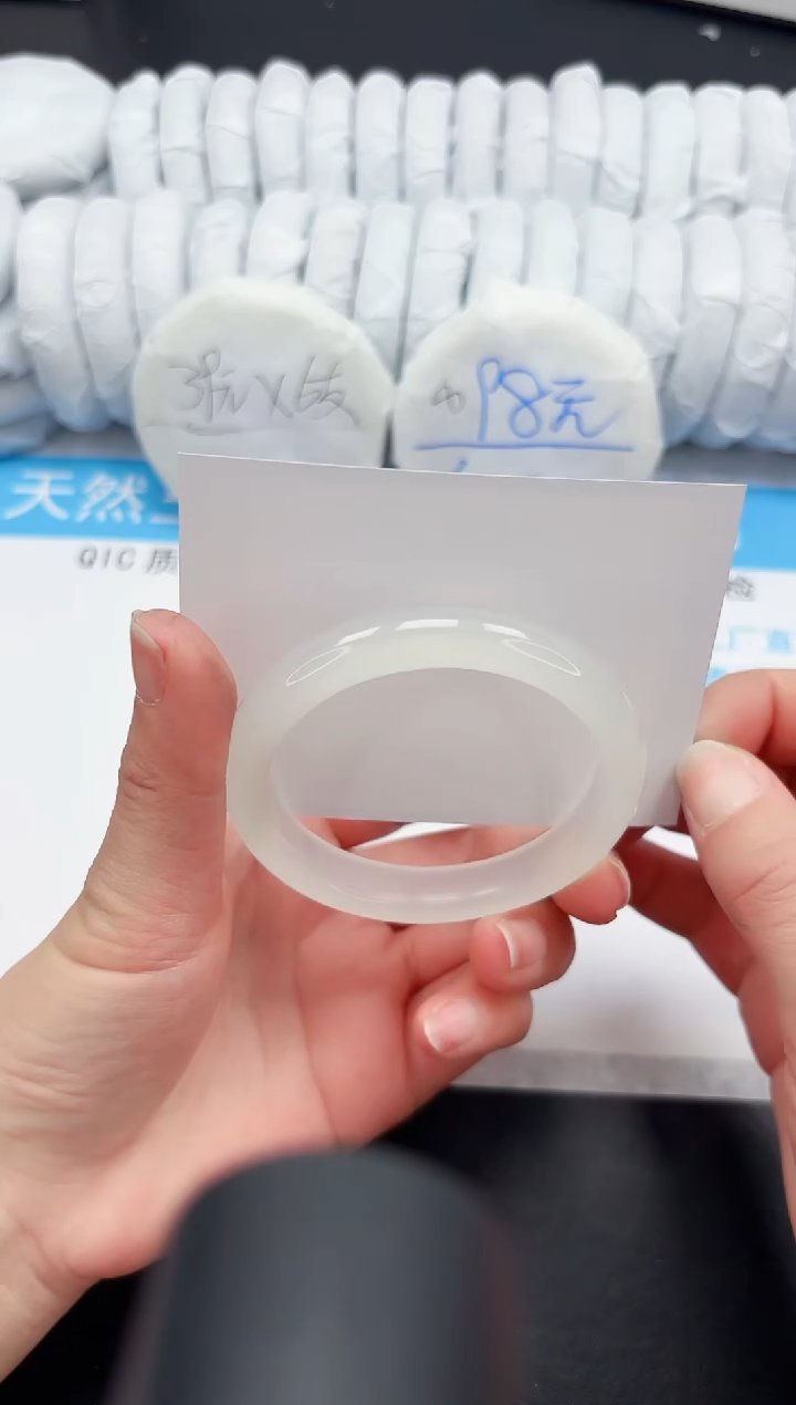 【闪购商品】石英质玉手镯未镶嵌22-57.5