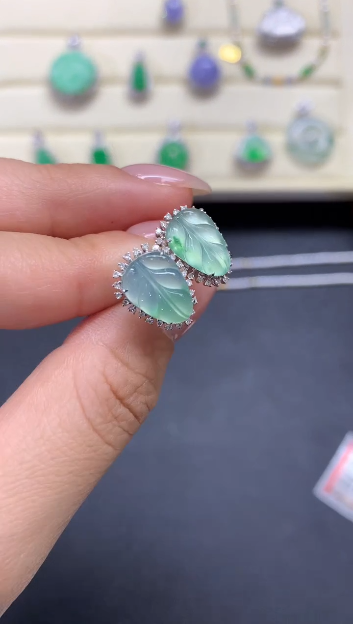 【闪购商品】翡翠颈饰18K金镶嵌Q932      