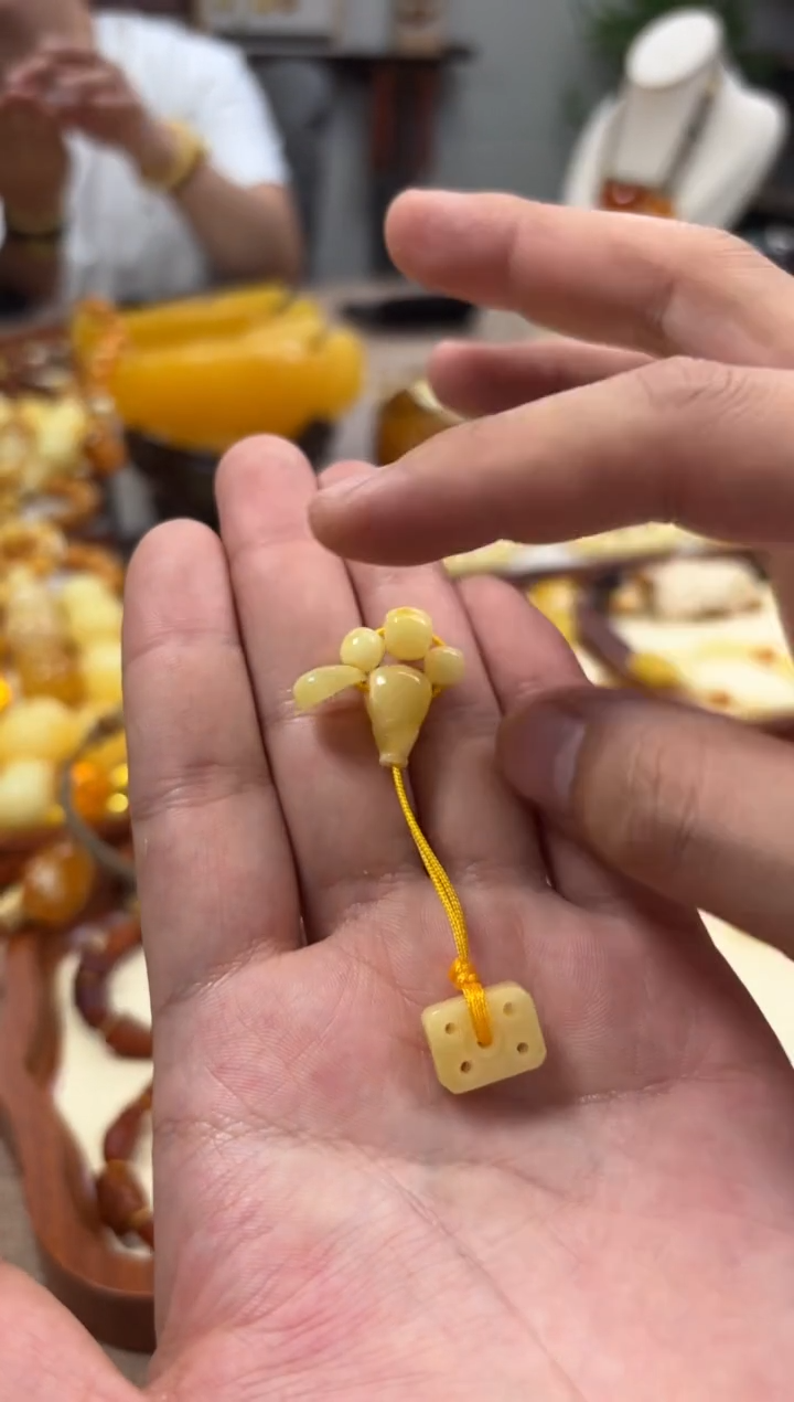 【闪购商品】蜜蜡裸石未镶嵌三通