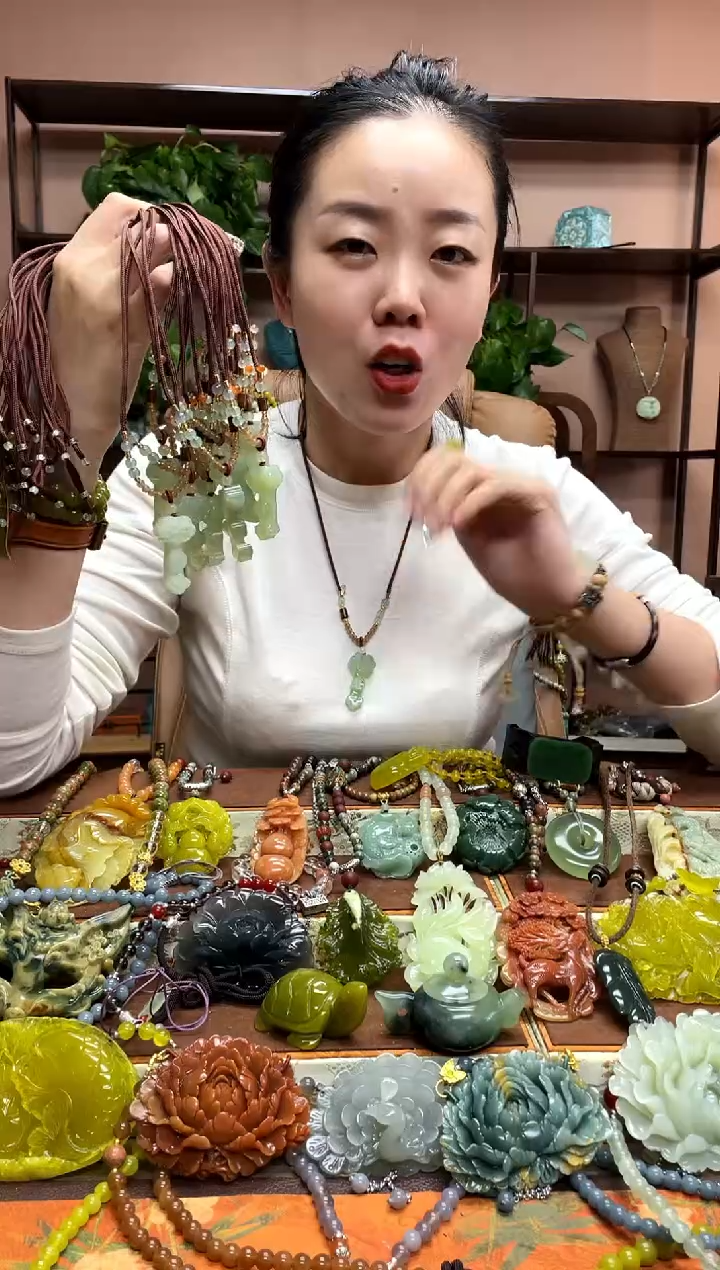 未镶嵌岫玉吊坠多样性发货发其中之一