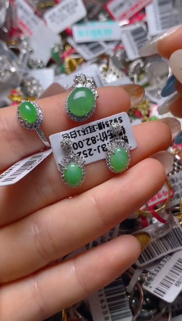 银S925镶嵌戒指翡翠百内无证书