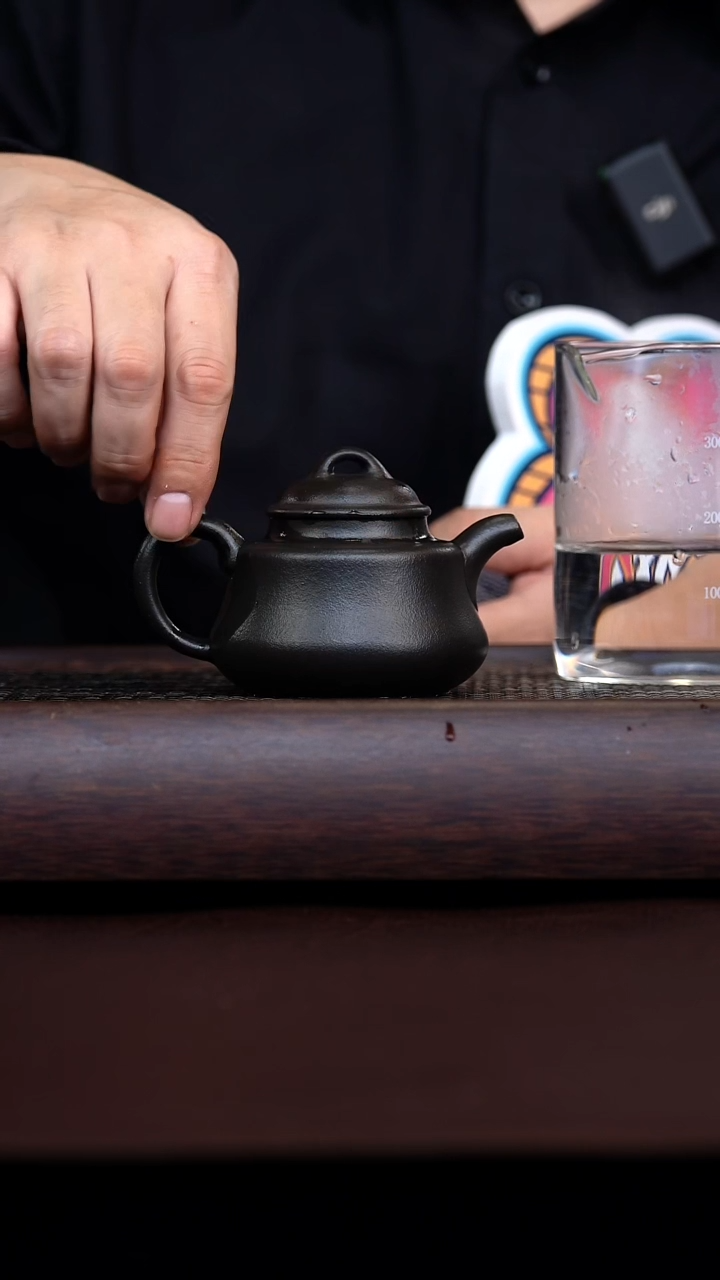 原矿手工紫泥捂灰圆鼎150CC