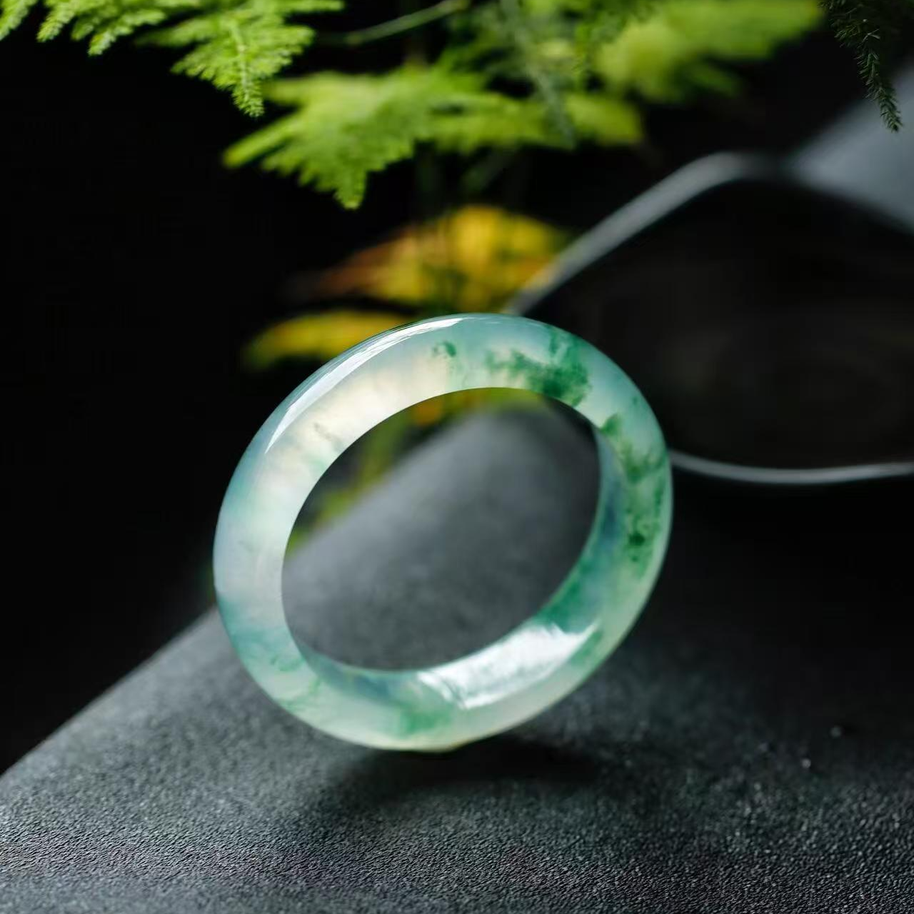 天然缅甸翡翠手镯高冰飘绿冰透