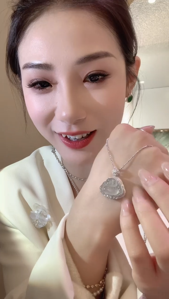 【闪购商品】翡翠吊坠(不含链)18K金镶嵌A17