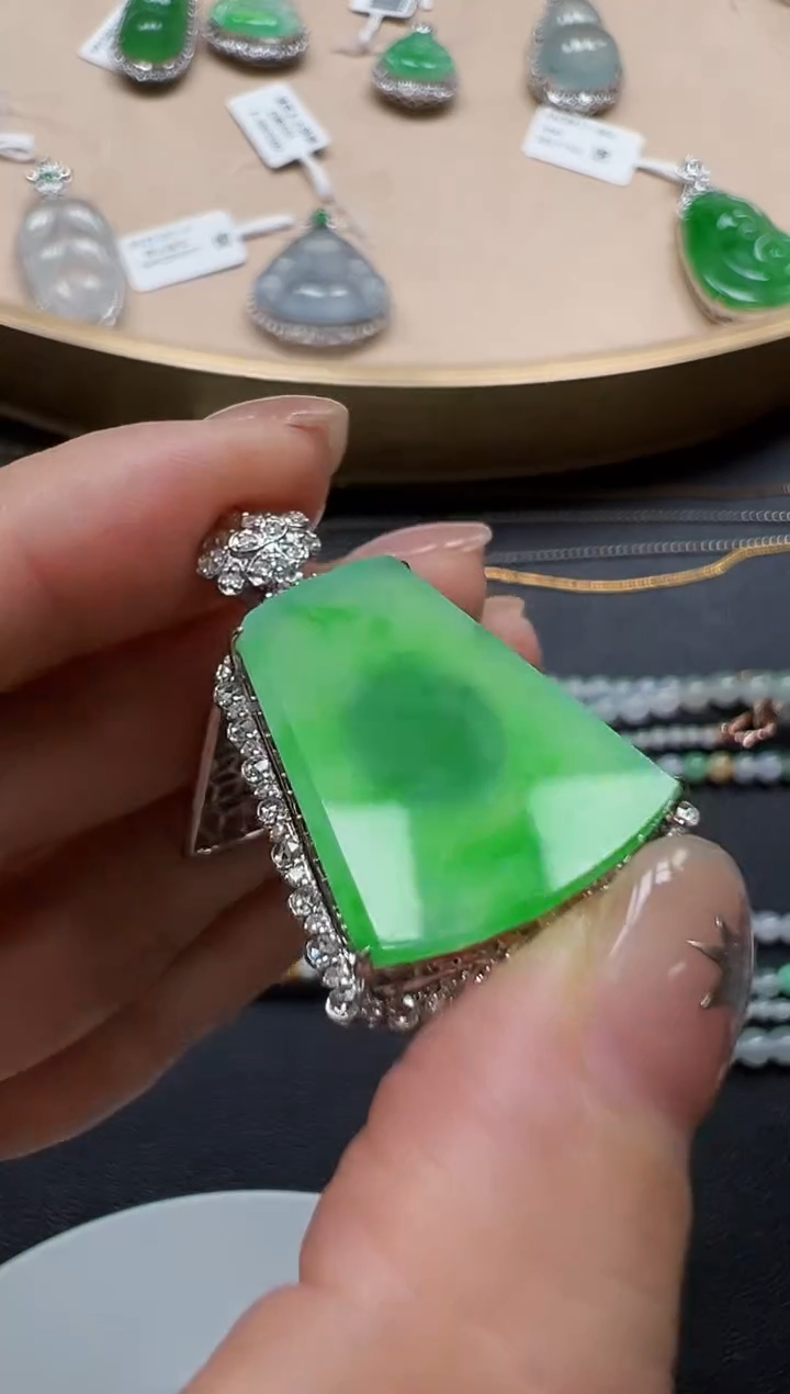 颈饰18K金镶嵌翡翠KDF0926-135