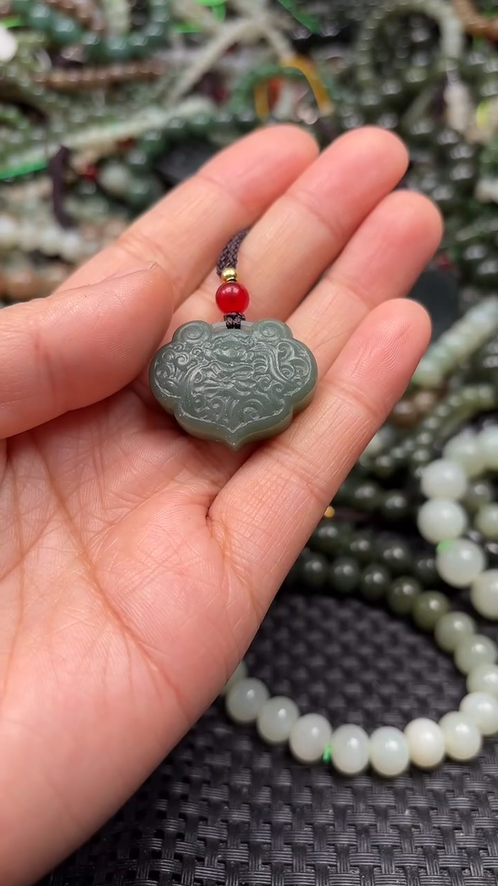 颈饰未镶嵌和田玉1