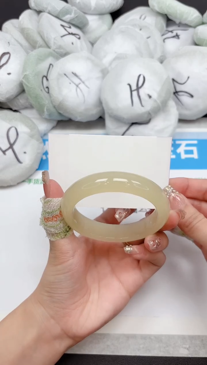 未镶嵌手镯石英质玉166-56.1