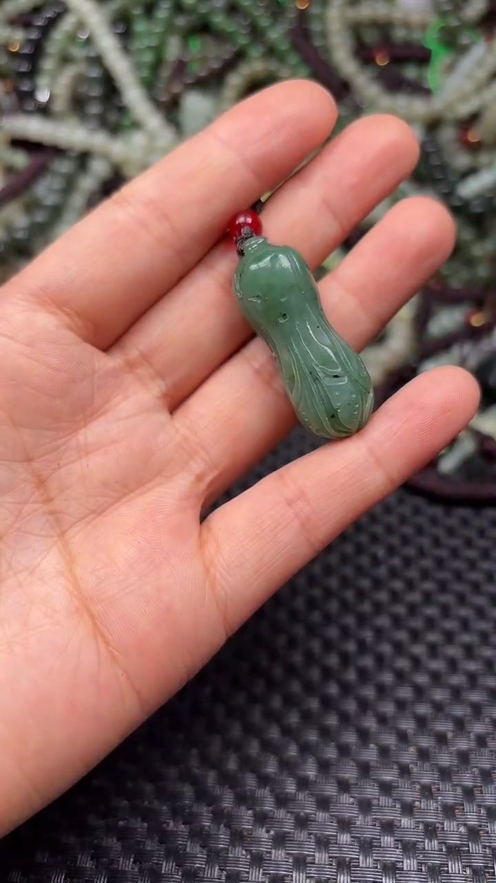 和田玉未镶嵌颈饰1