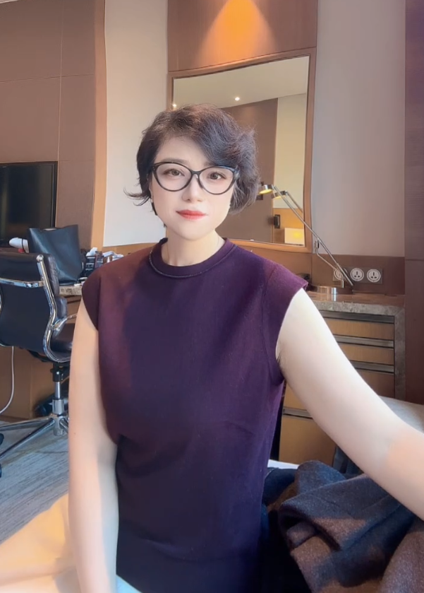 【U.M】小行星羊毛圆领小落肩针织背心羊毛背心