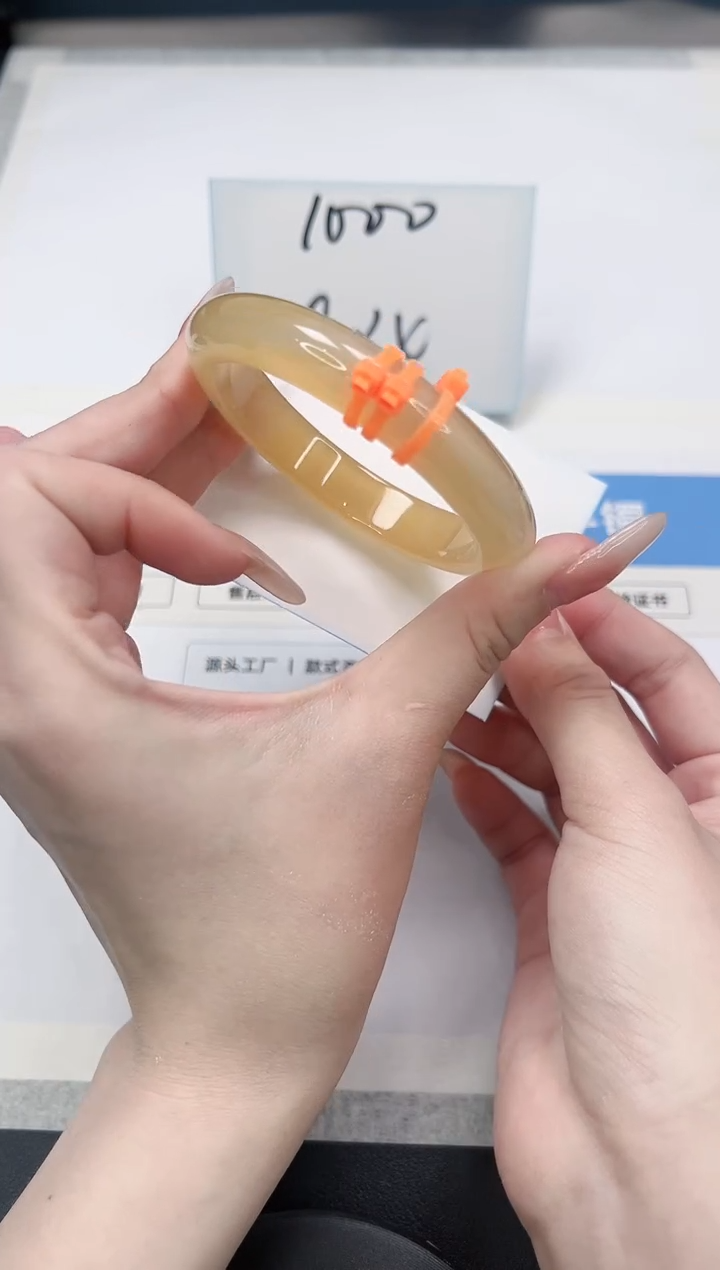 【闪购商品】石英质玉手镯未镶嵌41/香槟57.2