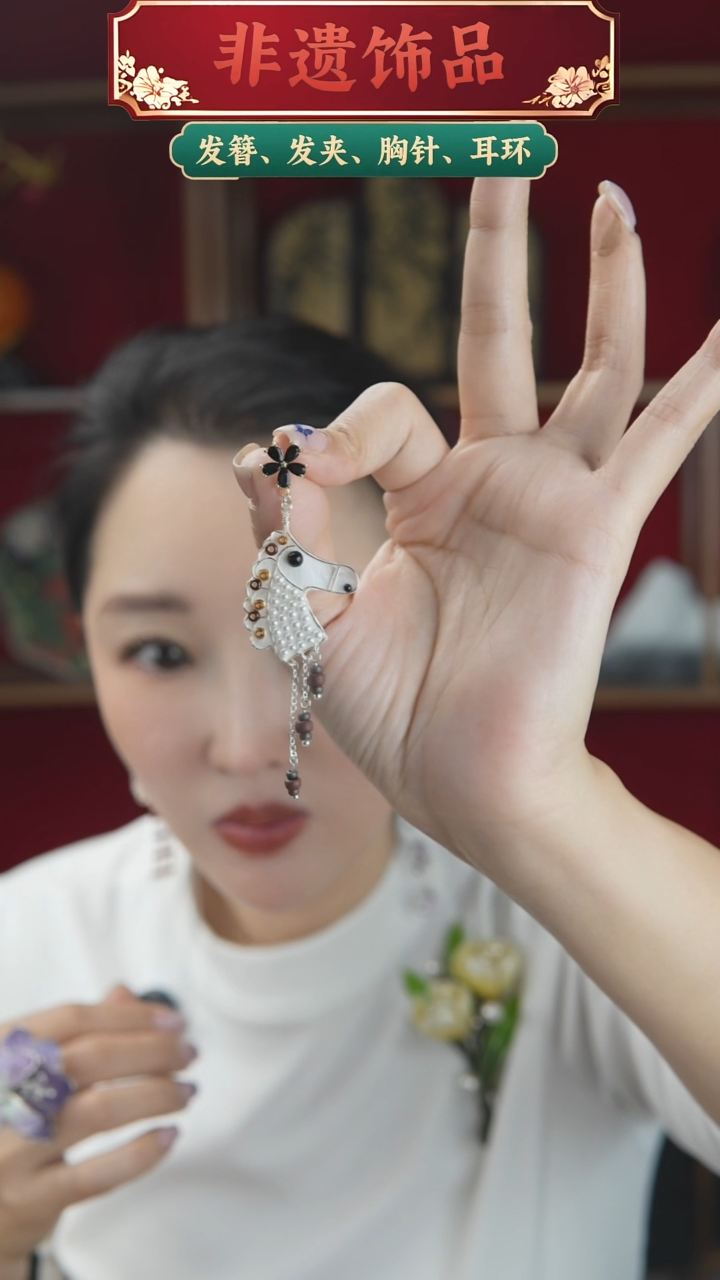 非金属无单只咖啡色绒花小马耳钉