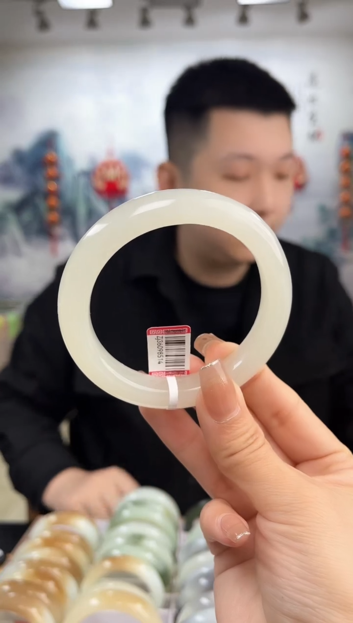 【闪购商品】和田玉手镯未镶嵌58+圈口8514