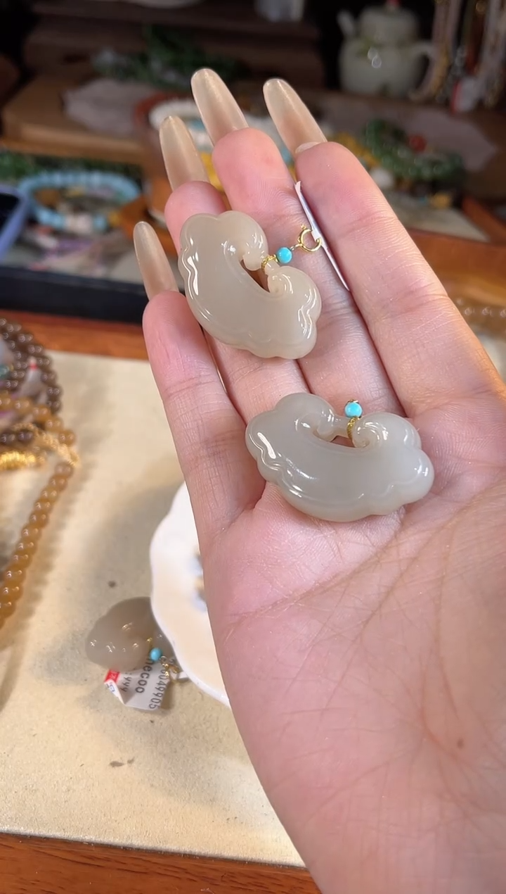 【闪购商品】和田玉吊坠(不含链)18K金镶嵌多样性发货其一