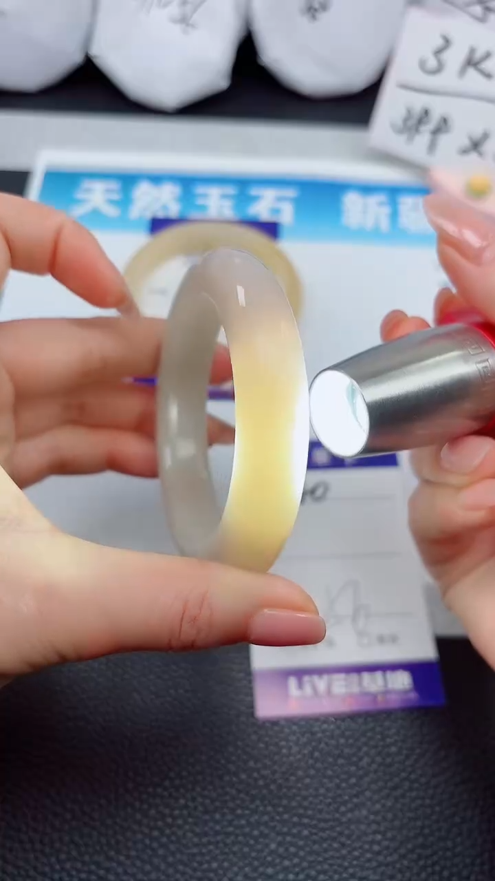 【闪购商品】石英质玉手镯未镶嵌40