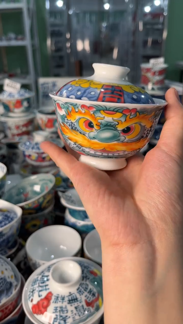 瓷片陶昨明醒狮盖碗（福利价格）