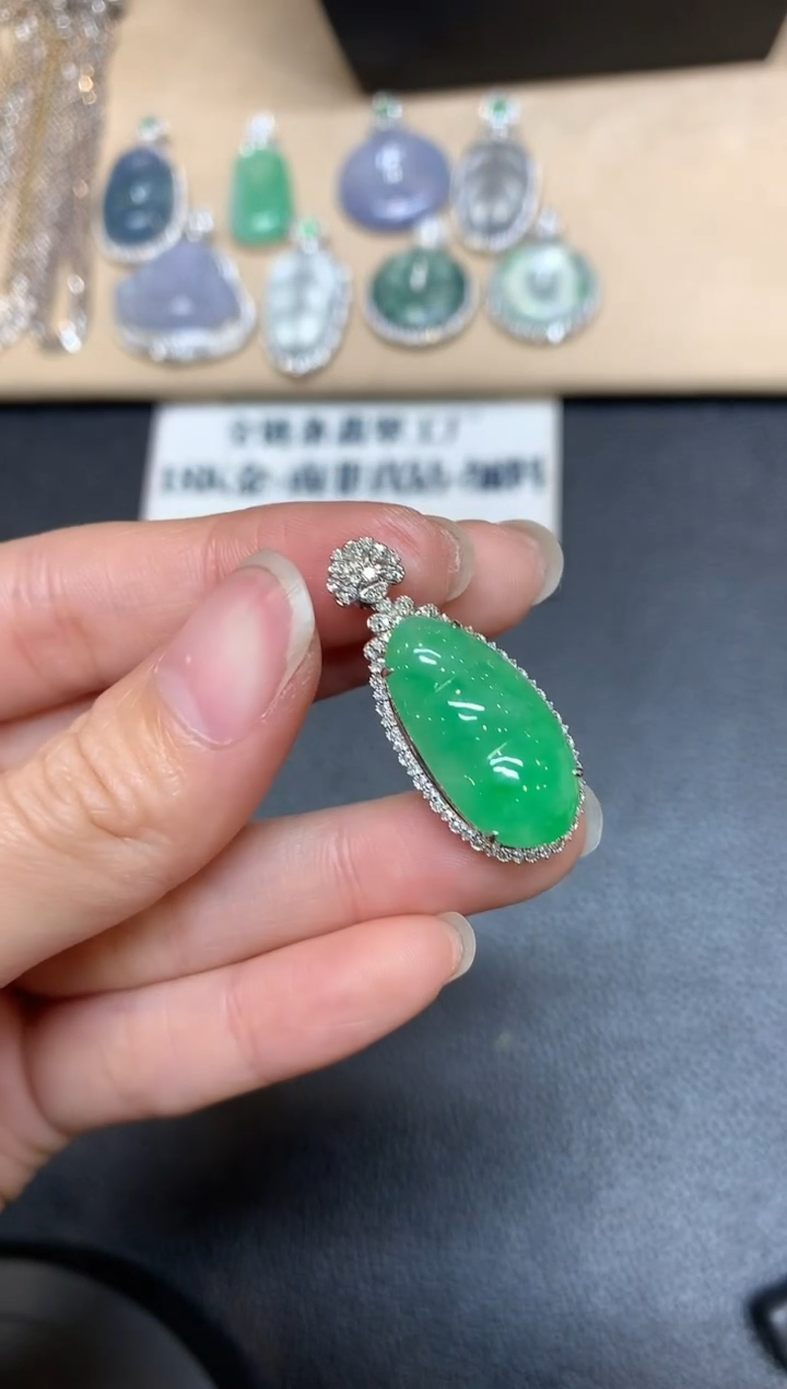 【闪购商品】翡翠吊坠(不含链)18K金镶嵌福豆【无服务费