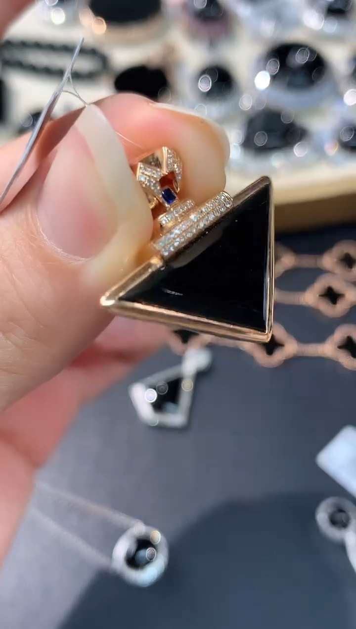 颈饰18K金镶嵌翡翠A490|5800