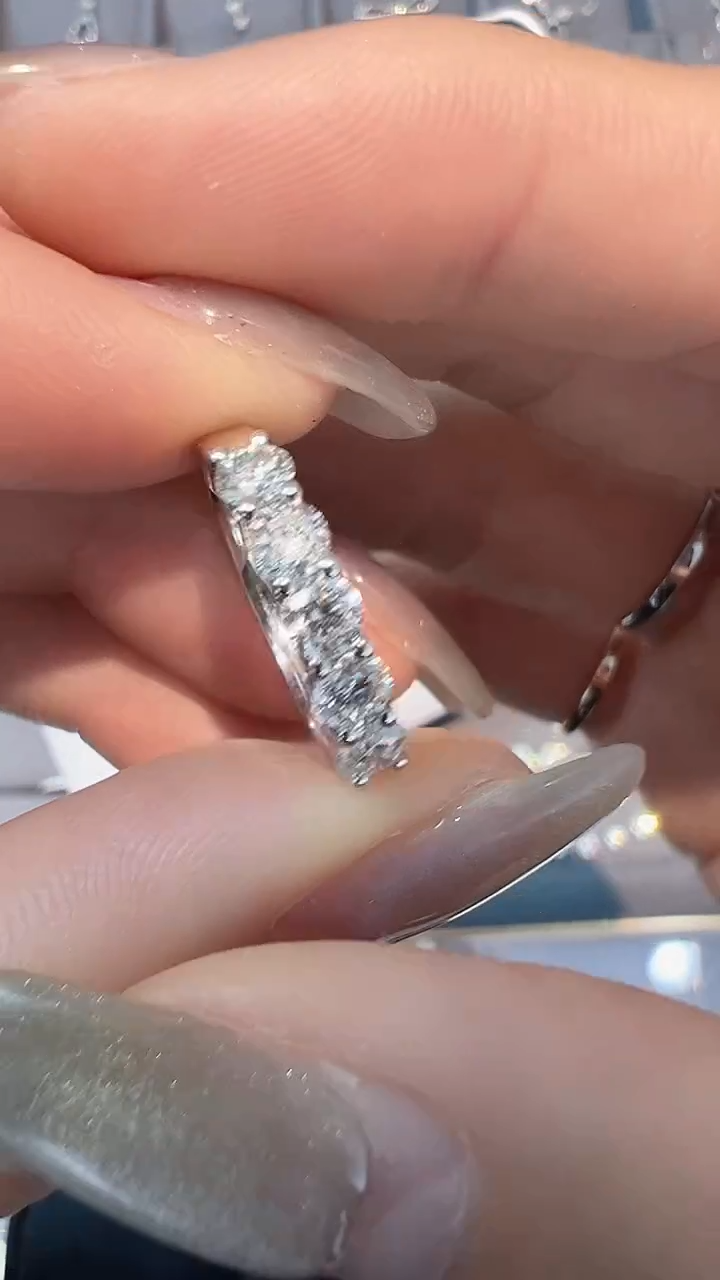 【闪购商品】钻石戒指/指环18K金镶嵌戒指