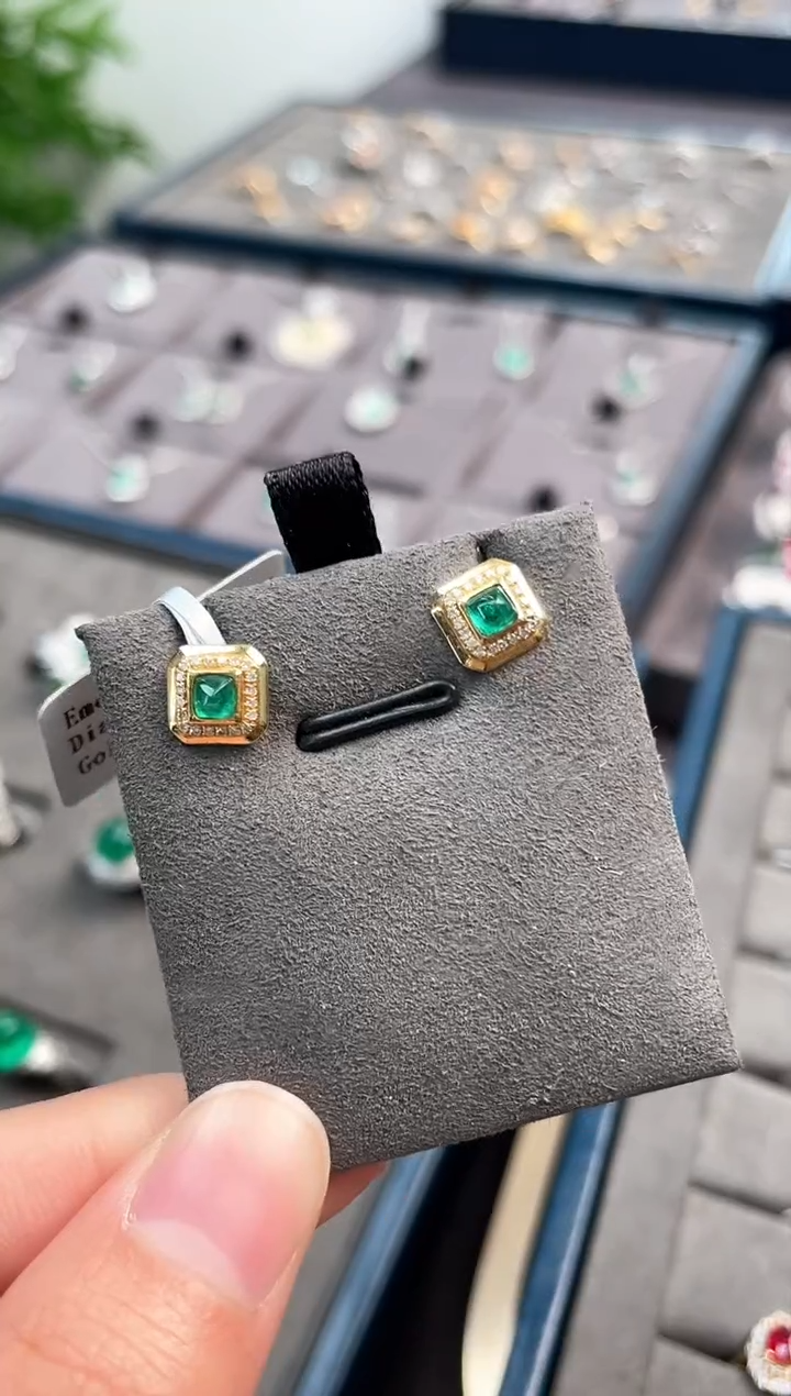 【闪购商品】祖母绿耳饰18K金镶嵌/0.41ct