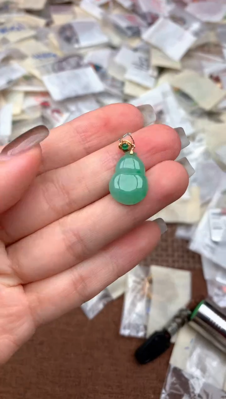 18K金镶嵌挂件翡翠—