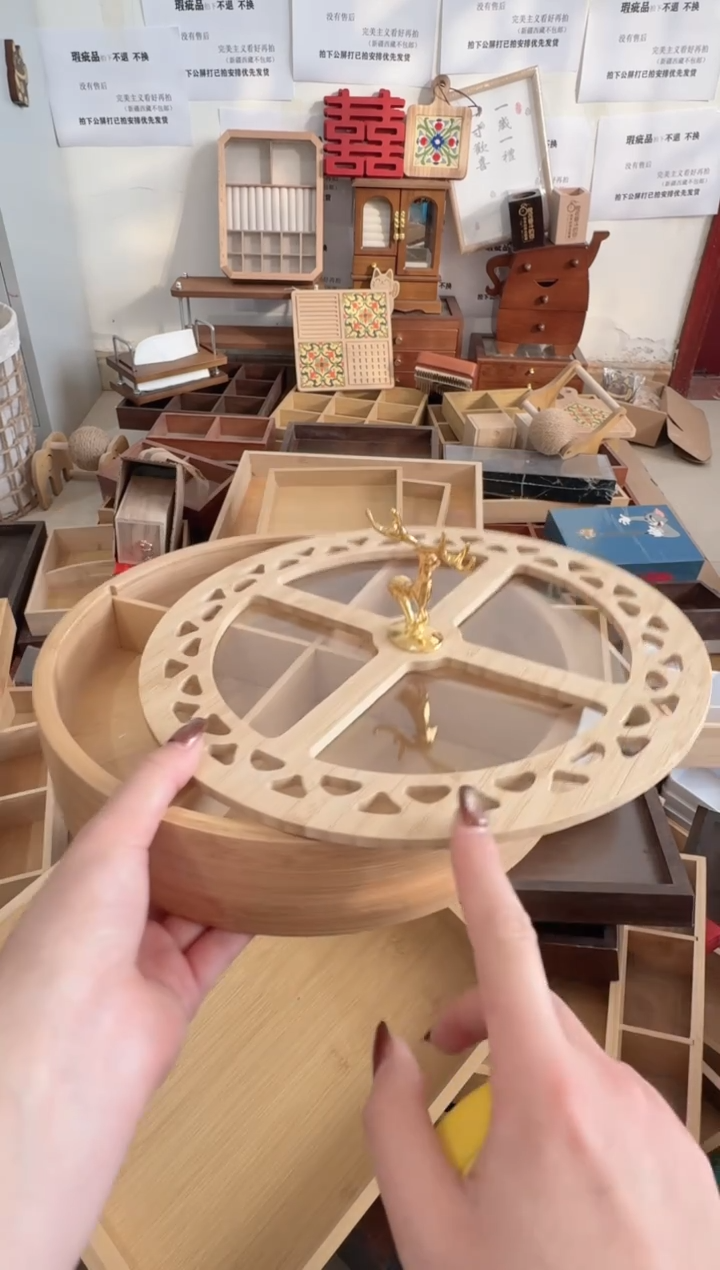 镂鹿原木色四宫格干果盒亚克力盖子