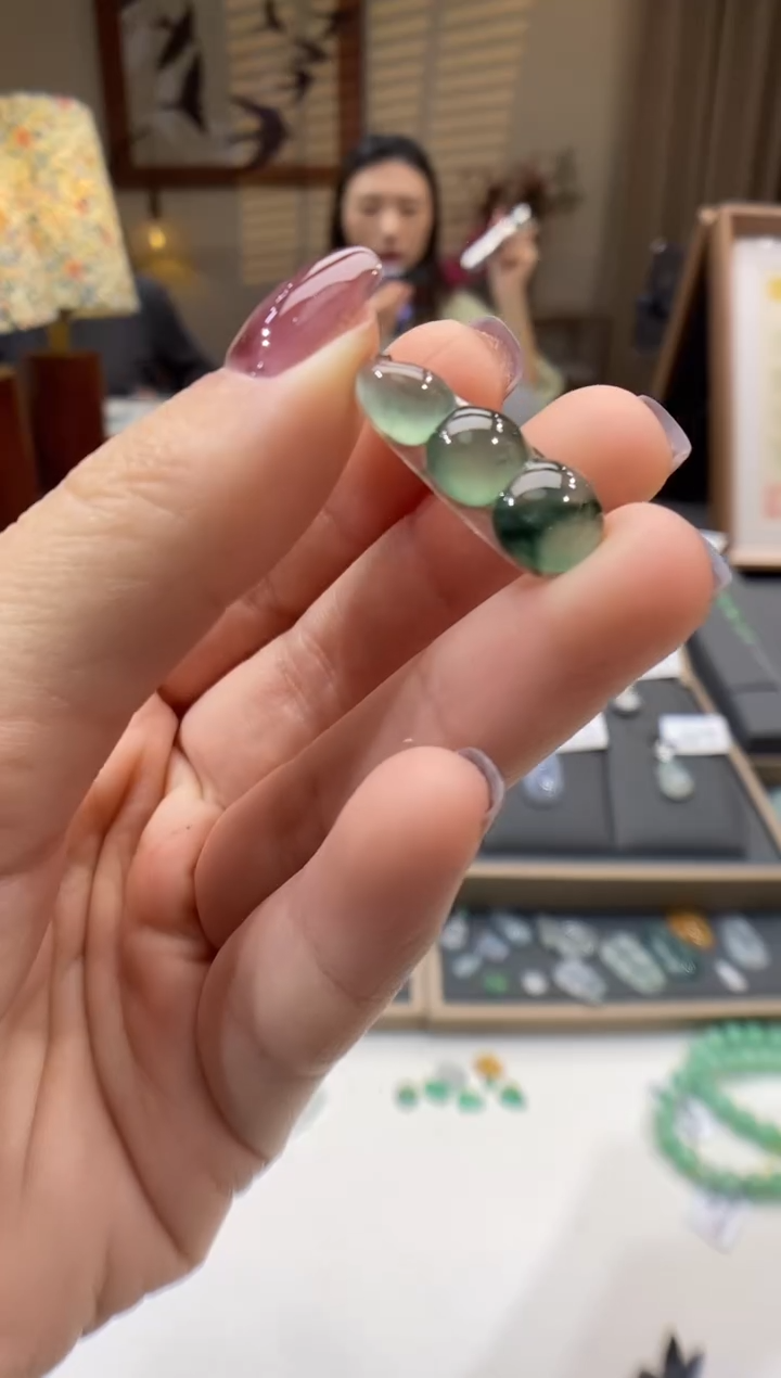 【闪购商品】翡翠颈饰未镶嵌豆子