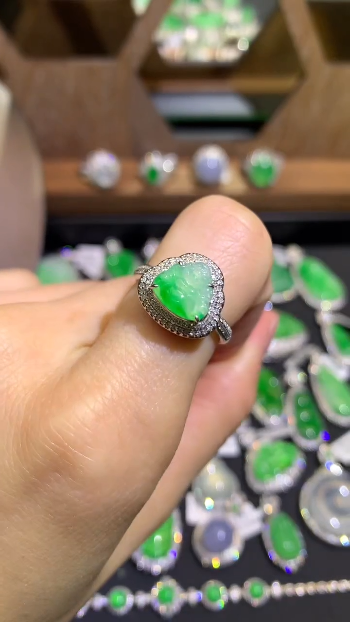 【闪购商品】翡翠吊坠(不含链)18K金镶嵌戒指