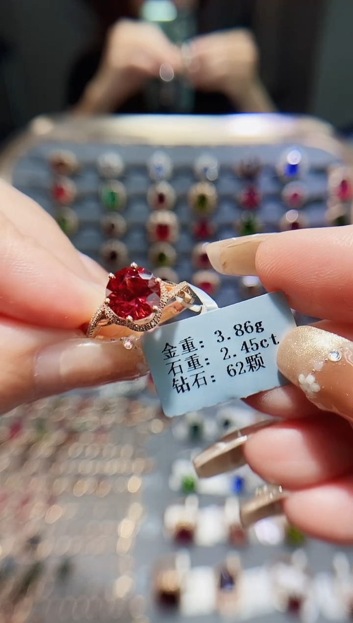 碧玺戒指18K金镶嵌2.45.