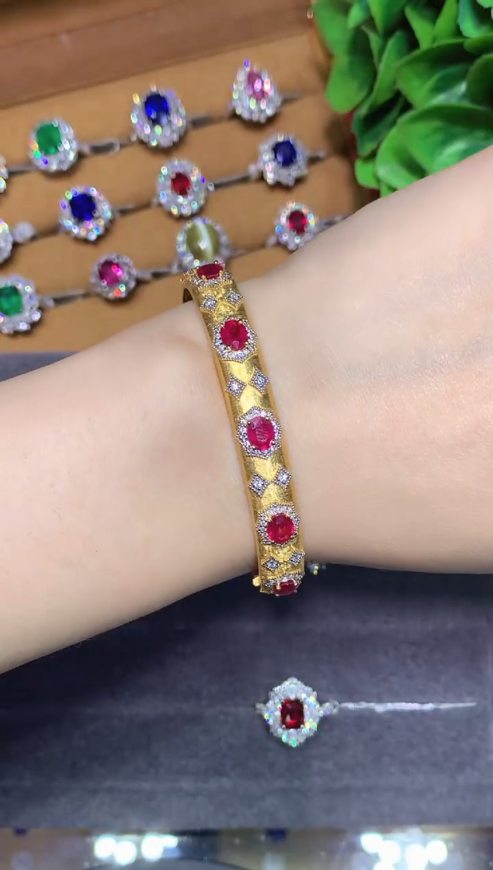 18K金镶嵌手镯红宝石2.5CT