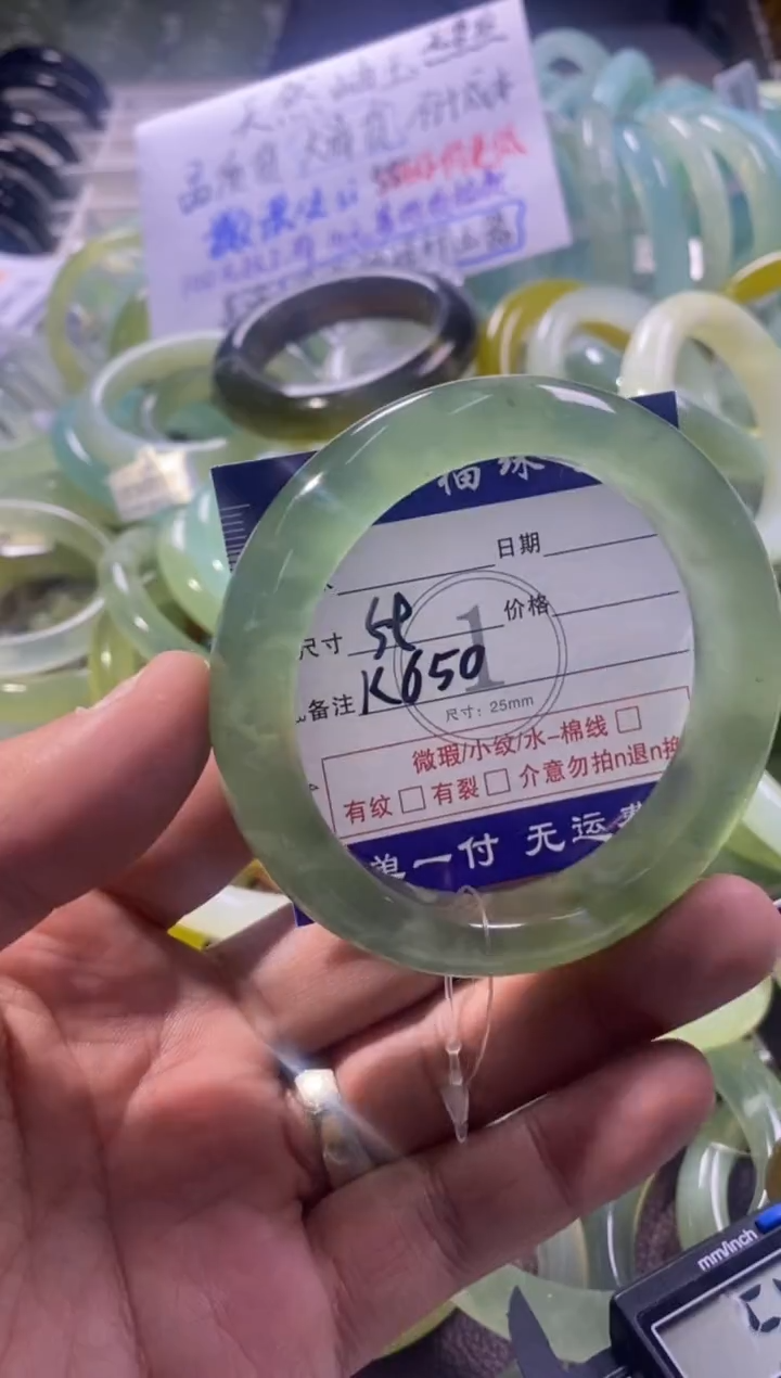 未镶嵌蛇纹石玉手镯1